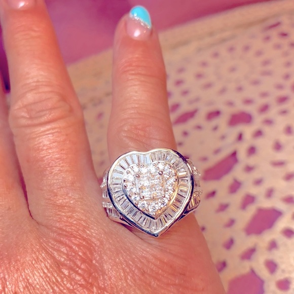 Bella Luce White Diamond Simulant Heart Ring - Picture 3 of 13